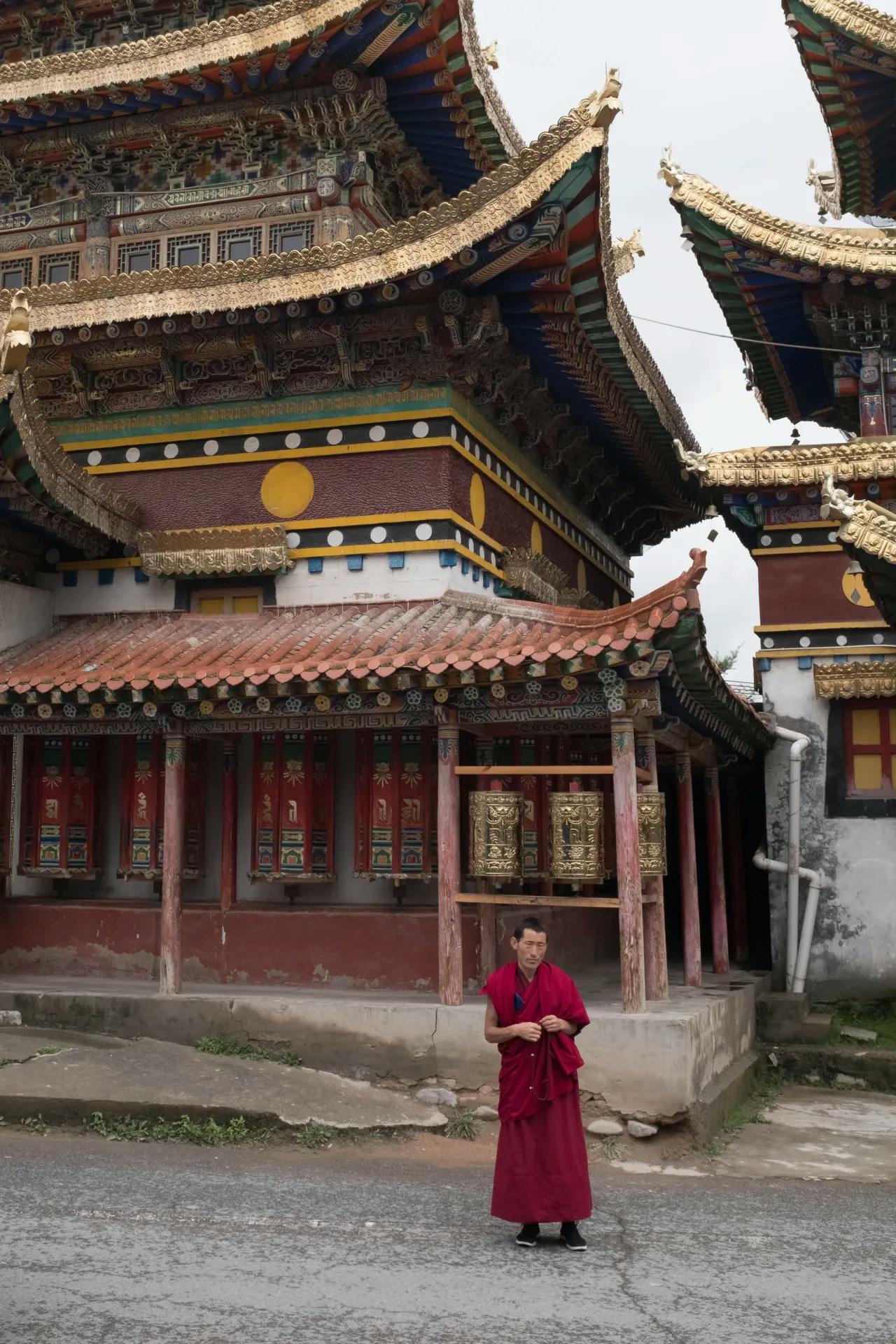 Monk outside of Tongren monastery